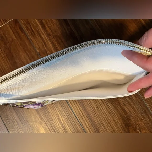 NWOT White House Black Market large wristlet/envelope clutch. - Picture 5 of 9